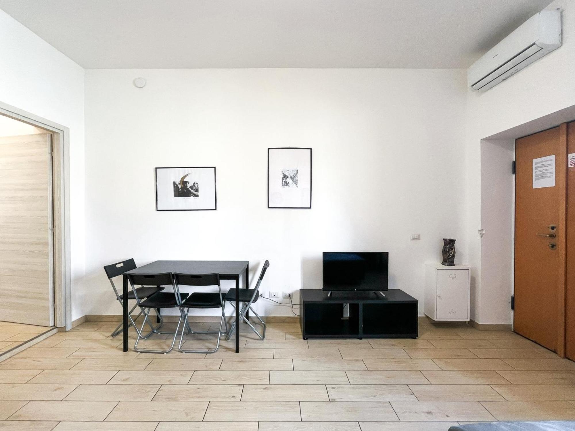 Along The Canal Smart Flat Naviglio - 4 People Corsico Bagian luar foto
